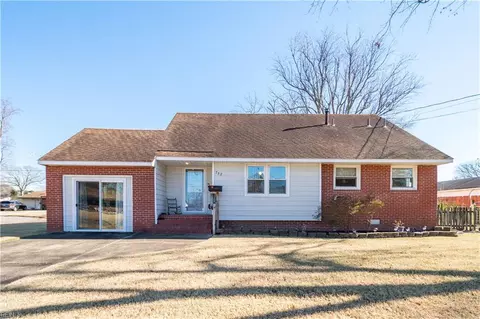 732 Lynch Ln, Virginia Beach, VA 23455