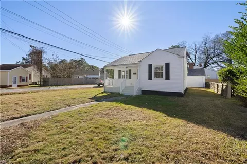 8 Tanner Pl, Portsmouth, VA 23702