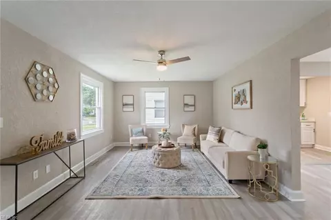 Living - 415 Shenandoah Rd, Hampton, VA 23661 photo 4 of 6