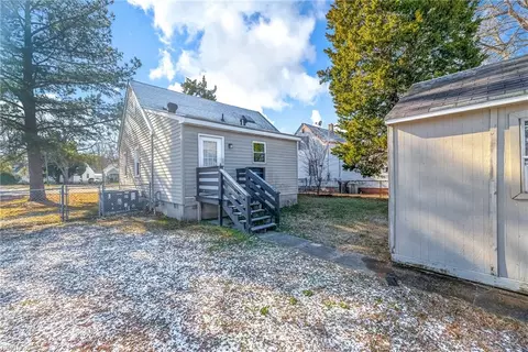 Exterior - 35 Henry St, Hampton, VA 23669 photo 2 of 2