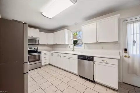 Kitchen - 35 Henry St, Hampton, VA 23669 photo 2 of 3