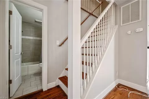 Entry Way - 35 Henry St, Hampton, VA 23669 photo 3 of 4