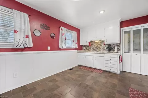 Entry Way - 221 Cellardoor Ct, Hampton, VA 23666 photo 2 of 2