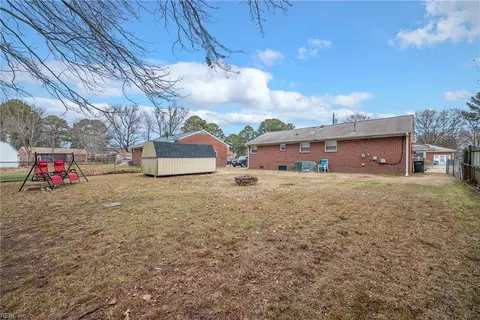 Exterior - 221 Cellardoor Ct, Hampton, VA 23666 photo 5 of 8