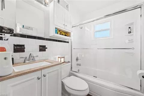 Bath - 221 Cellardoor Ct, Hampton, VA 23666 photo 1 of 1