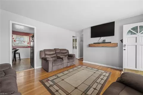 Entry Way - 221 Cellardoor Ct, Hampton, VA 23666 photo 1 of 2