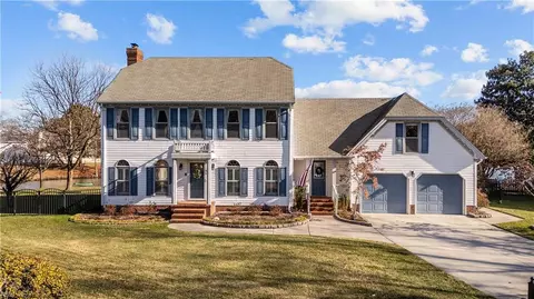 1315 Lake Point Dr, Chesapeake, VA 23320