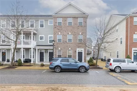 Exterior - 315 Waterside Dr #40, Hampton, VA 23666 photo 2 of 3