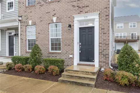 315 Waterside Dr #40, Hampton, VA 23666
