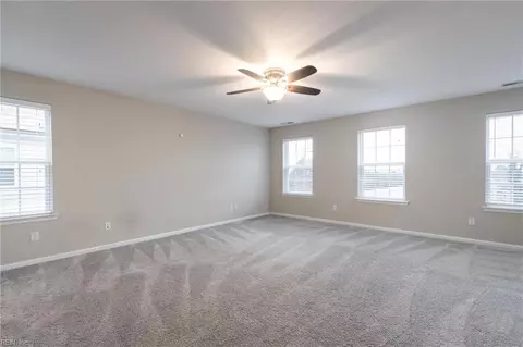 Living - 315 Waterside Dr #40, Hampton, VA 23666 photo 3 of 3