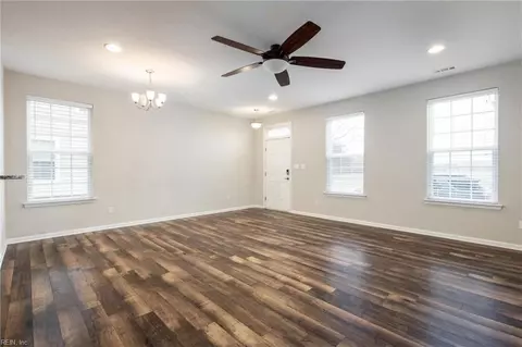 Living - 315 Waterside Dr #40, Hampton, VA 23666 photo 1 of 3