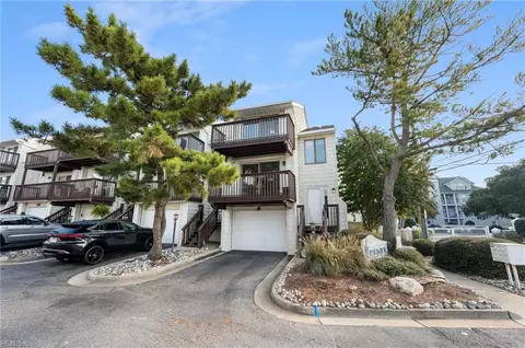 2300 Page Ct, Virginia Beach, VA 23451