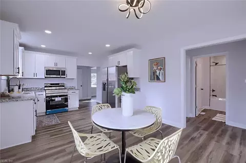 115 Locust Ave, Hampton, VA 23661 photo 4