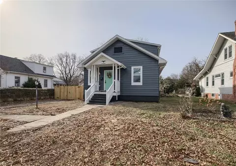 115 Locust Ave, Hampton, VA 23661 photo 3