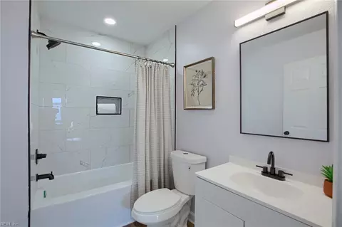 115 Locust Ave, Hampton, VA 23661