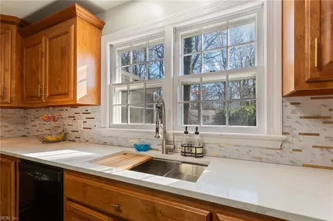 127 Wilderness Rd, Hampton, VA 23669 photo 12