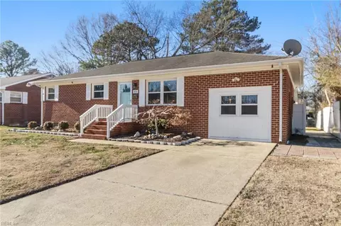 Exterior - 211 Manchester Dr, Hampton, VA 23666 photo 1 of 2