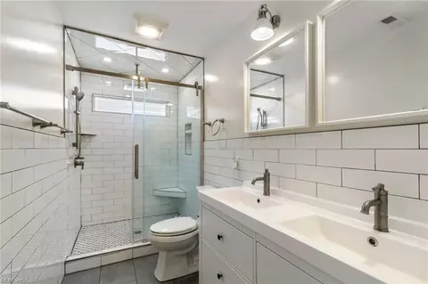 Bath - 211 Manchester Dr, Hampton, VA 23666 photo 1 of 2