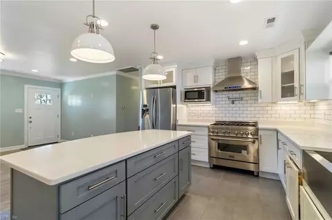 211 Manchester Dr, Hampton, VA 23666