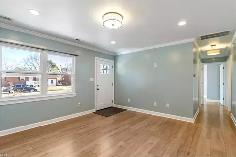 Living - 211 Manchester Dr, Hampton, VA 23666 photo 3 of 5
