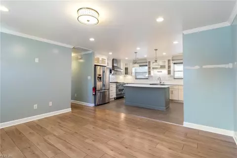 Living - 211 Manchester Dr, Hampton, VA 23666 photo 2 of 5