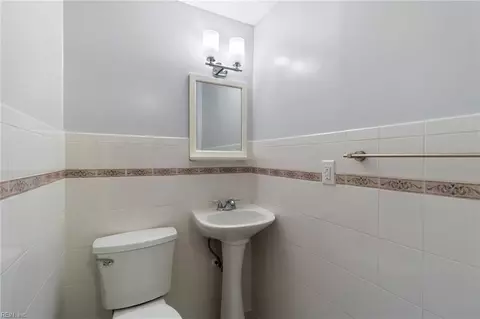 Bath - 211 Manchester Dr, Hampton, VA 23666 photo 2 of 2