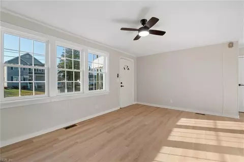 7100 Gregory Dr, Norfolk, VA 23513 photo 4