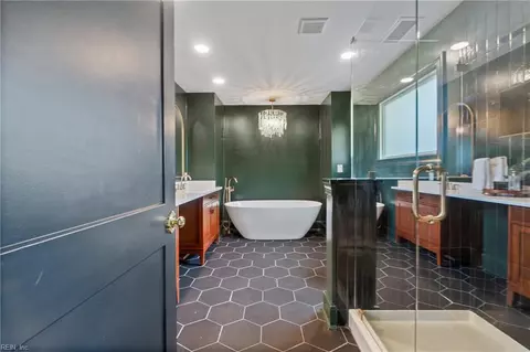 Bath - 3908 South Rd, Chesapeake, VA 23321 photo 2 of 4