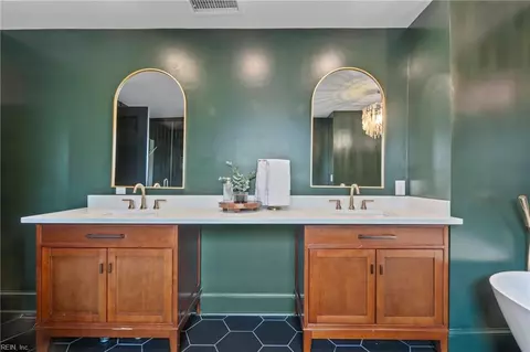 Bath - 3908 South Rd, Chesapeake, VA 23321 photo 3 of 4