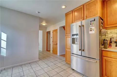 Entry Way - 317 E Randall Ave, Norfolk, VA 23503 photo 1 of 3