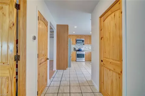 Entry Way - 317 E Randall Ave, Norfolk, VA 23503 photo 2 of 3