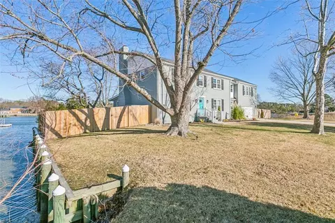 3 Lakeview Dr, Poquoson, VA 23662