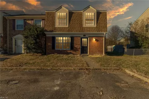 1028 Smoke Tree Ln, Virginia Beach, VA 23452