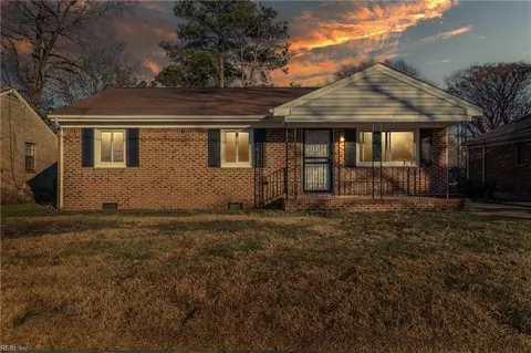 1641 Rhodes St, Chesapeake, VA 23324
