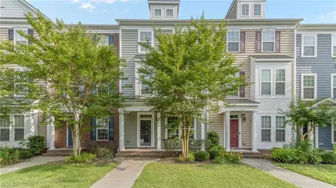 385 Goldenstar Ln, Portsmouth, VA 23701