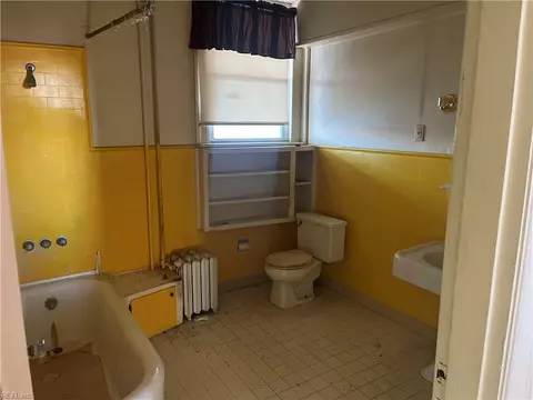 Bath - 442 E Pembroke Ave, Hampton, VA 23669 photo 1 of 2