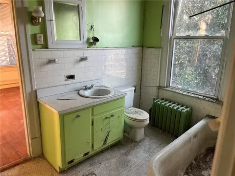 Bath - 442 E Pembroke Ave, Hampton, VA 23669 photo 2 of 2