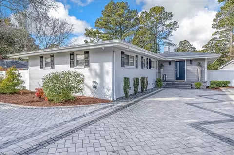 737 N Great Neck Rd, Virginia Beach, VA 23454