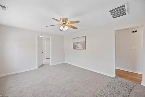 Living - 5 Douglas St, Hampton, VA 23663 photo 1 of 2