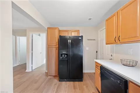 Entry Way - 5 Douglas St, Hampton, VA 23663 photo 2 of 2