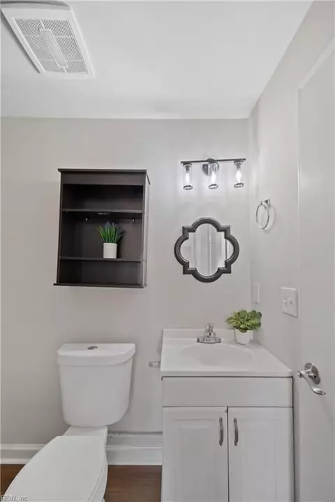 Bath - 5 Douglas St, Hampton, VA 23663 photo 3 of 6