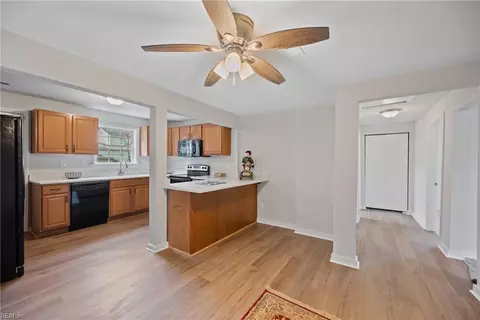 Entry Way - 5 Douglas St, Hampton, VA 23663 photo 1 of 2