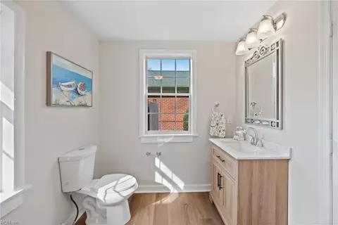 Bath - 5 Douglas St, Hampton, VA 23663 photo 4 of 6