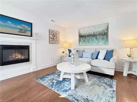 Living - 2301 Breakers Ct, Virginia Beach, VA 23451 photo 3 of 4