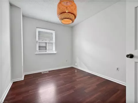 Bedroom - 2301 Breakers Ct, Virginia Beach, VA 23451 photo 4 of 6