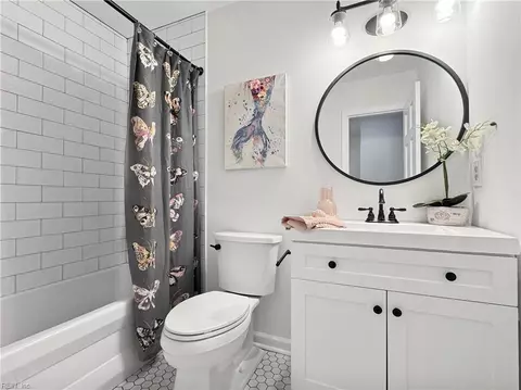 Bath - 2301 Breakers Ct, Virginia Beach, VA 23451 photo 3 of 3