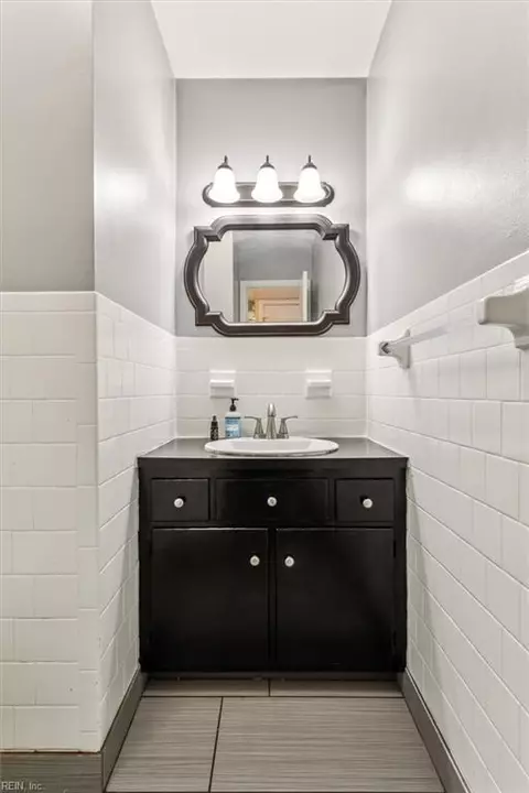Bath - 318 Orange Plank Rd, Hampton, VA 23669 photo 2 of 4