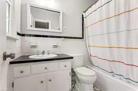 Bath - 318 Orange Plank Rd, Hampton, VA 23669 photo 3 of 4