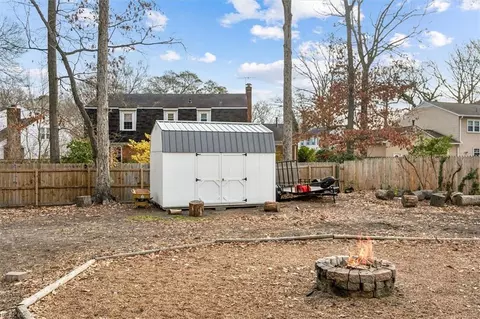 Exterior - 318 Orange Plank Rd, Hampton, VA 23669 photo 5 of 11