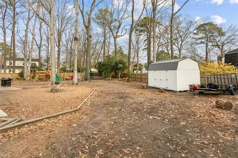 Exterior - 318 Orange Plank Rd, Hampton, VA 23669 photo 6 of 11